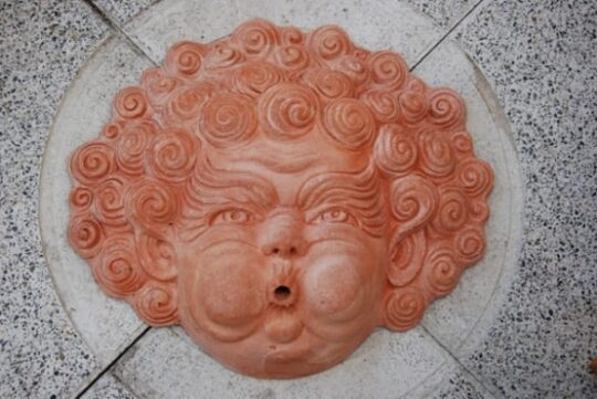Vattenutkast terracotta Maschera Eolo handgjord i Impruneta, Florens Italien frosttålig
