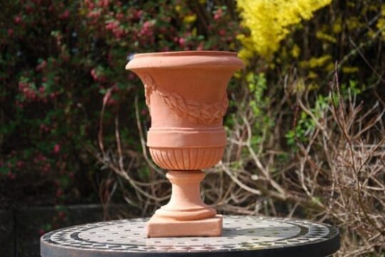 Urna på fot Vaso Mediceo con Festone frosttålig Italiensk terracotta