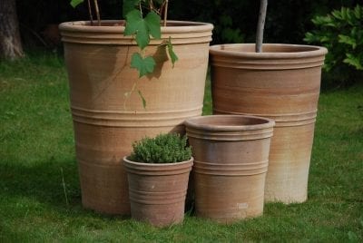 Billiga krukor utomhus