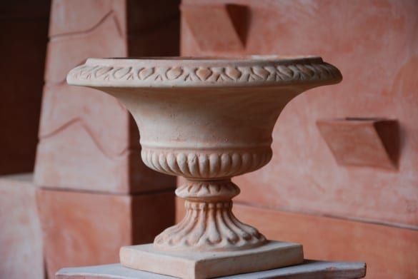 Frosttålig utekruka på fot i Italiensk terrakotta från Cadabra