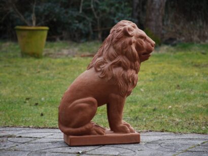 Lejon staty i handgjord italiensk terrakotta