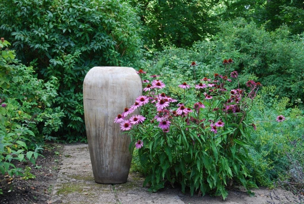 Goccia stor urna i terrakotta chocolate utekrukor stora krukor medelhavsträdgård