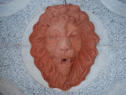Lejon dekoration Vattenspel Italienskt lejon maschera leoneansikte av terracotta från Impruneta, Italien