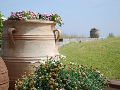 Cadabra Minoan stora urnor och pithos i handdrejad terracotta