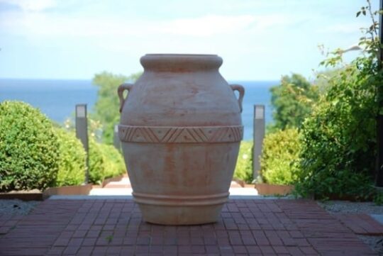 Stor golvurna Orcio Toscano i handbyggd terrakotta