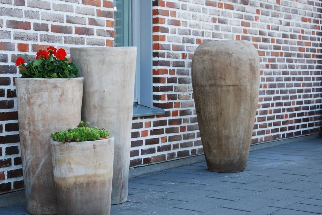 Vaso Goccia stora urnor i frosttålig terrakotta