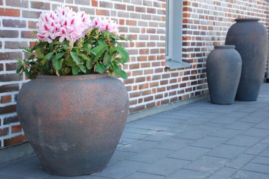 Vaso Vecchio stora låga krukor och urnor gardendesign interiordesign