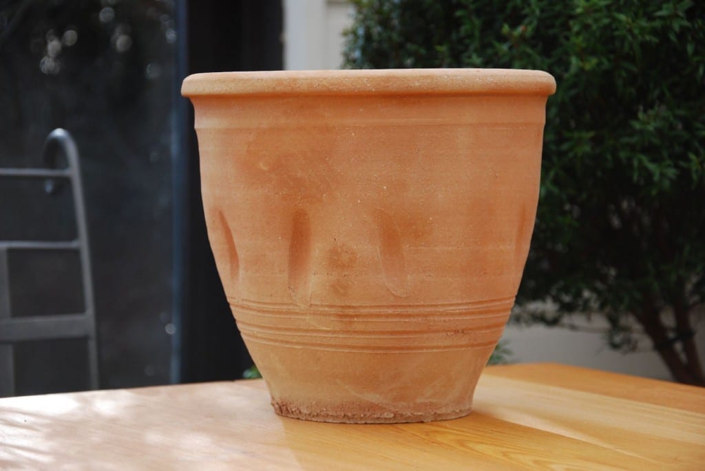 Liten terrakottakruka - Dimple handdrejad kruka från Kreta