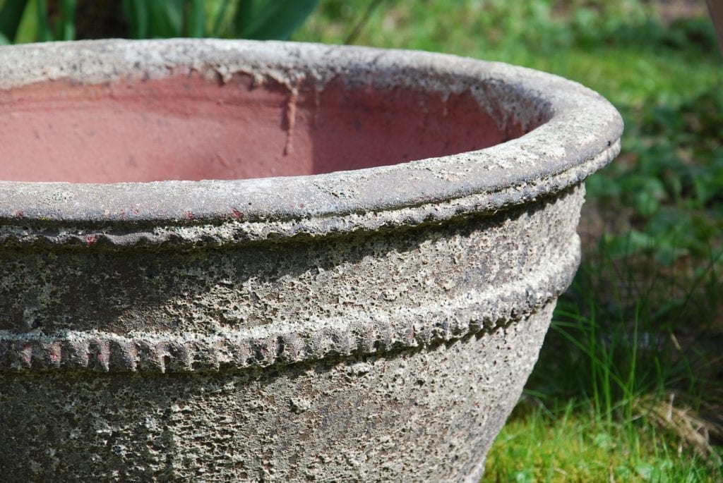 Colosseo wide stora krukor och planteringskärl med hög frosttålighet ute