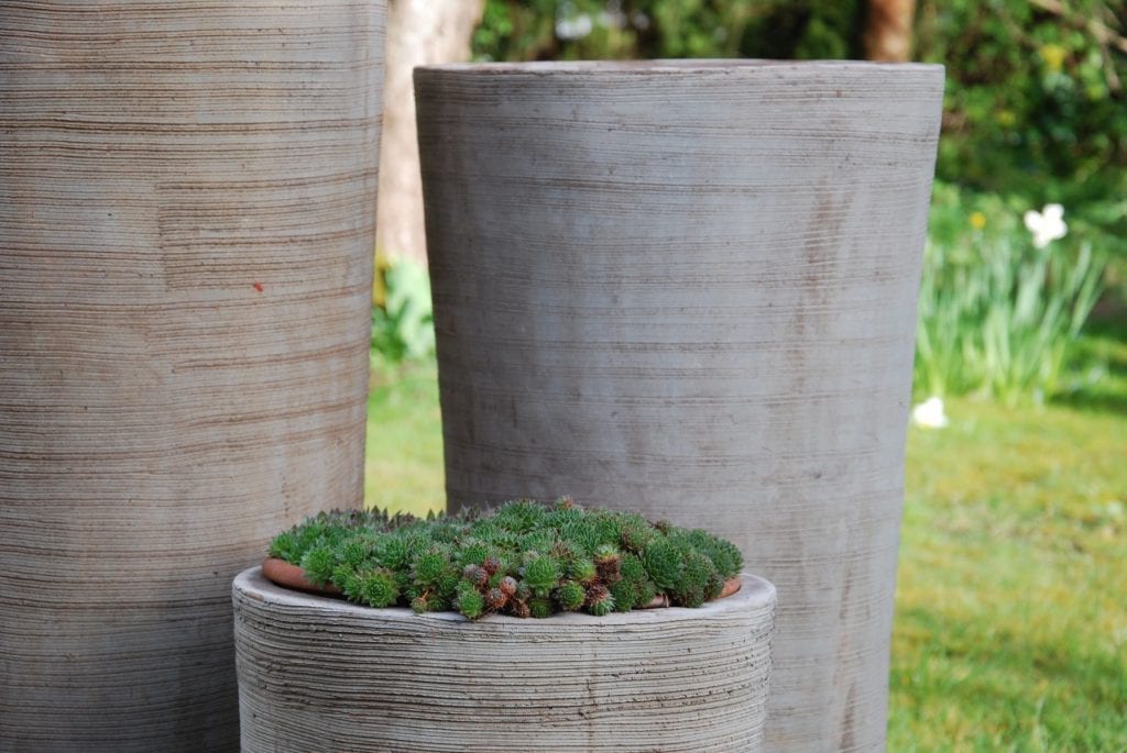 Vaso Cono Chocolate Scratch stora krukor i terrakotta interior garden design