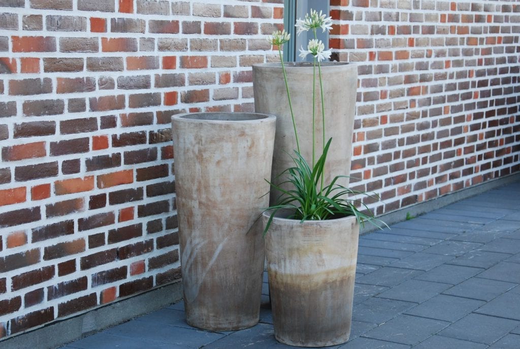 Vaso Cono Lungo Plain höga krukor i terrakotta interiordesign