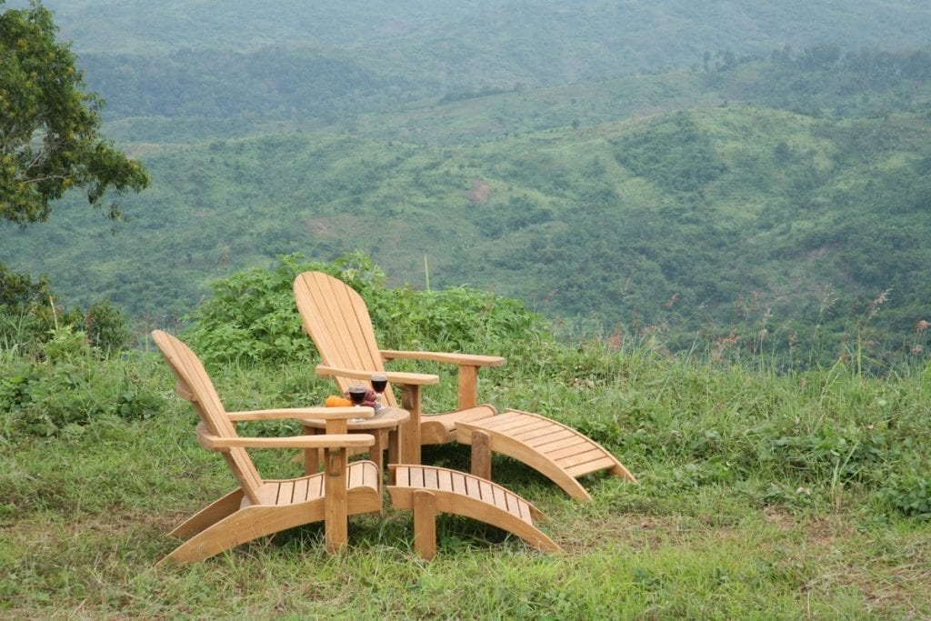 Adirondackstol teak med bord för trädgården, poolen och uteplatsen